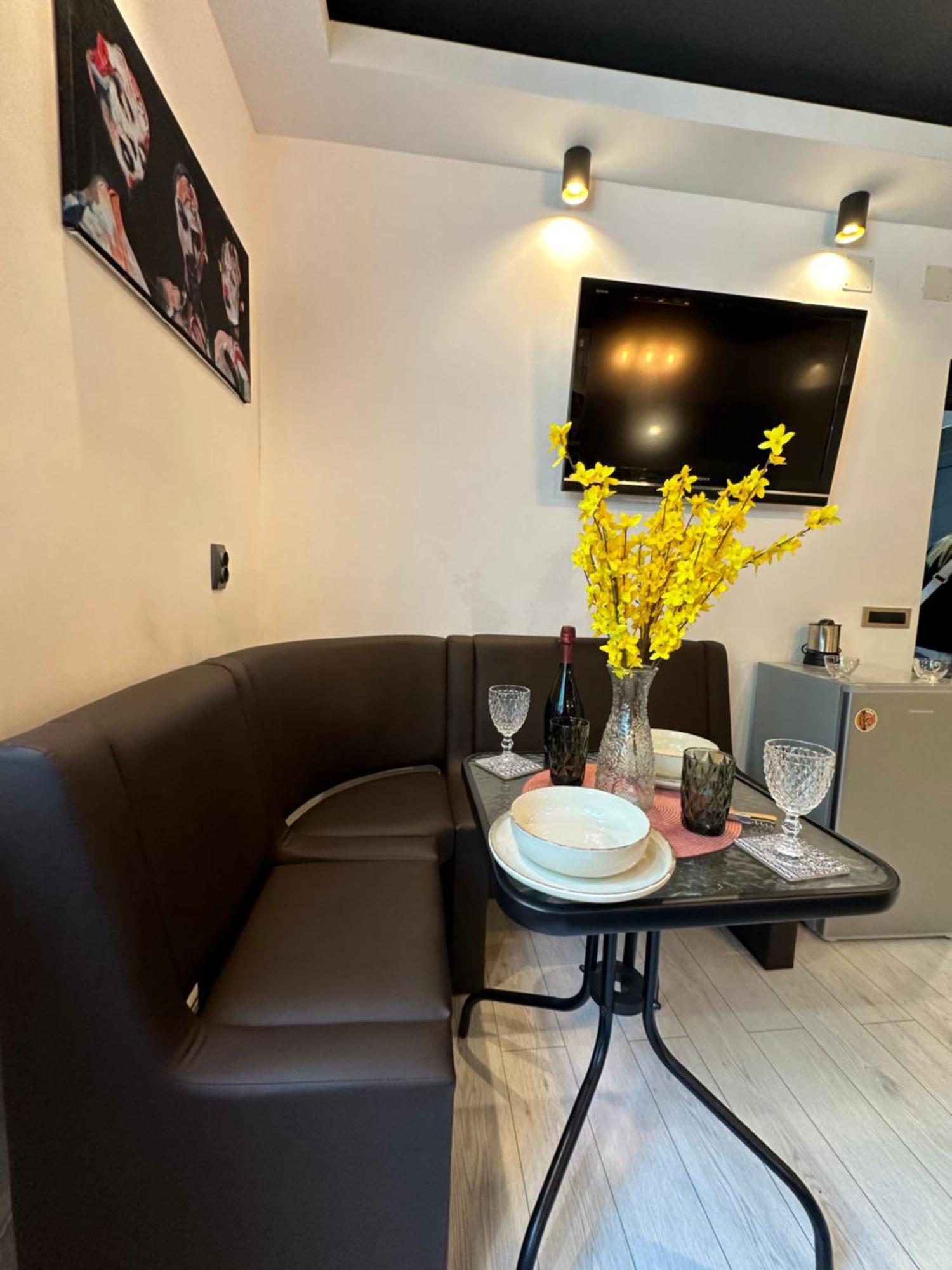 The Fame - Modern Studio In Top Location & Parking Craiova Exterior foto