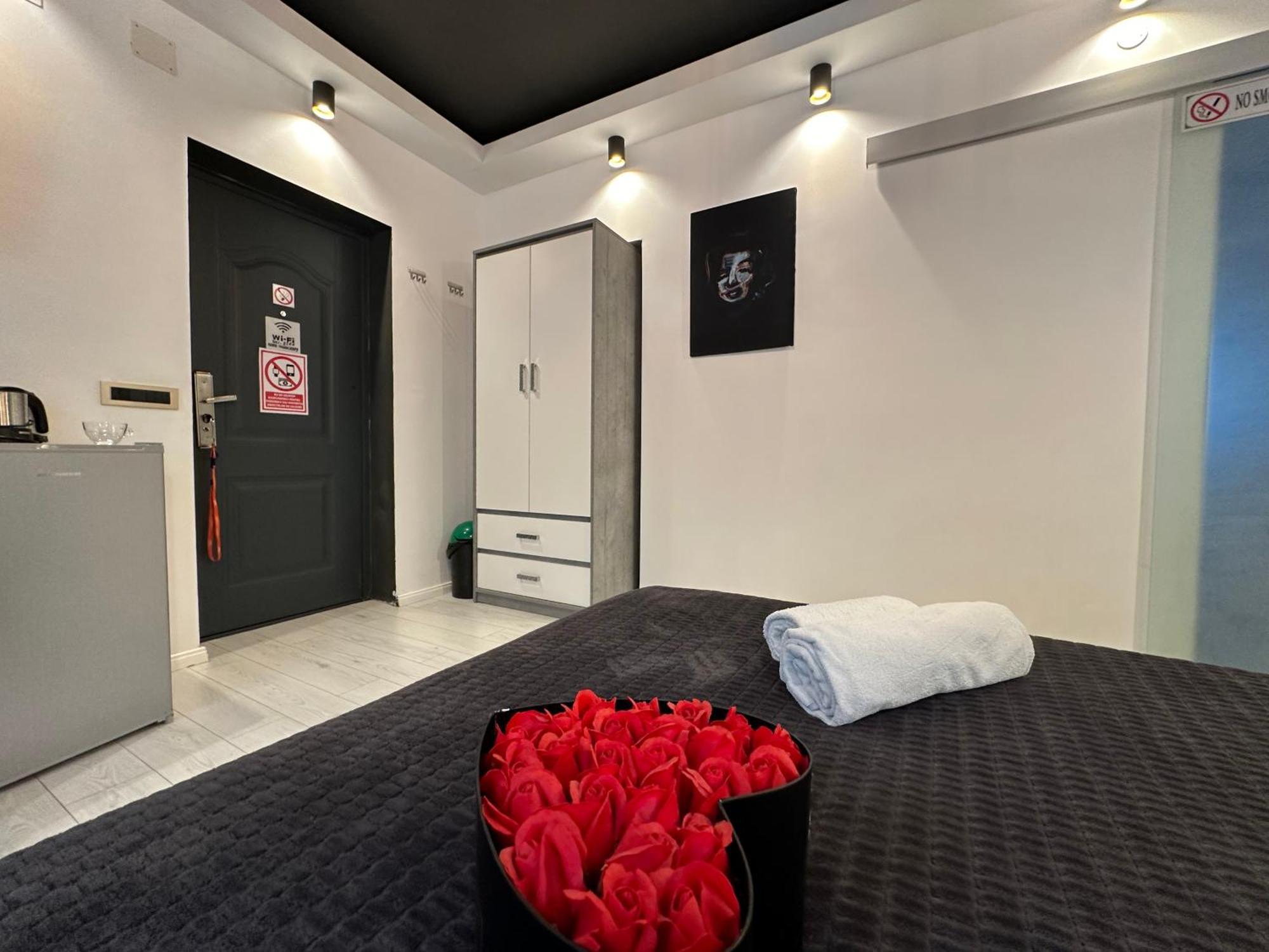 The Fame - Modern Studio In Top Location & Parking Craiova Exterior foto