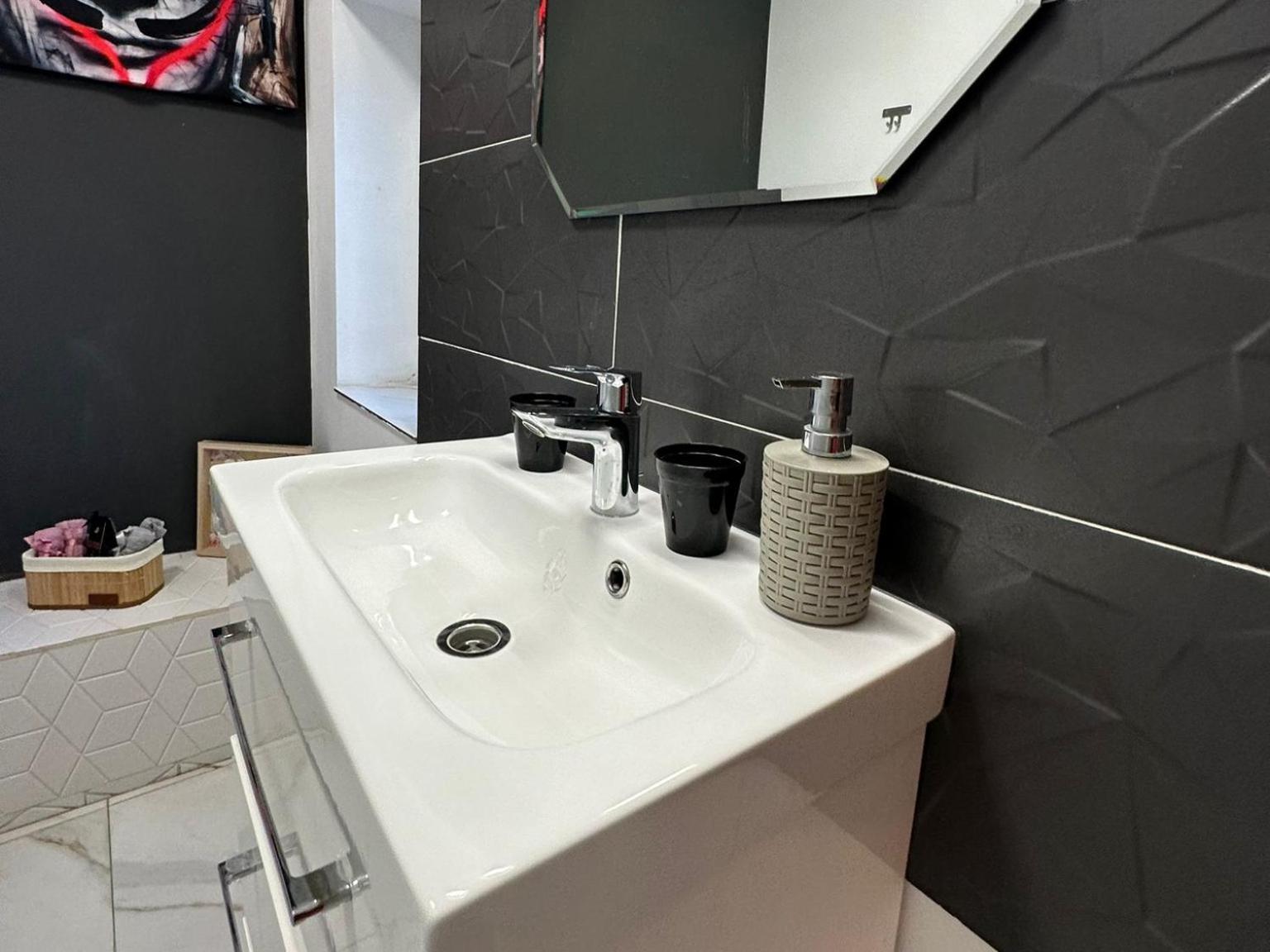 The Fame - Modern Studio In Top Location & Parking Craiova Exterior foto